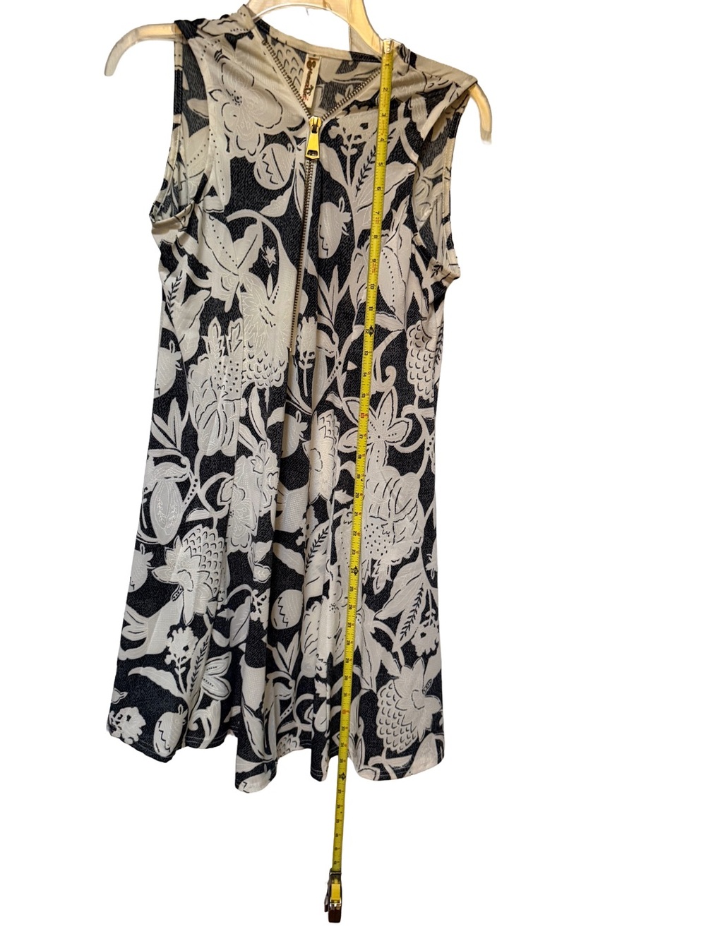 Shoreline Sporty & Rich Black and White Floral Sleeveless Zip Front Dress size S